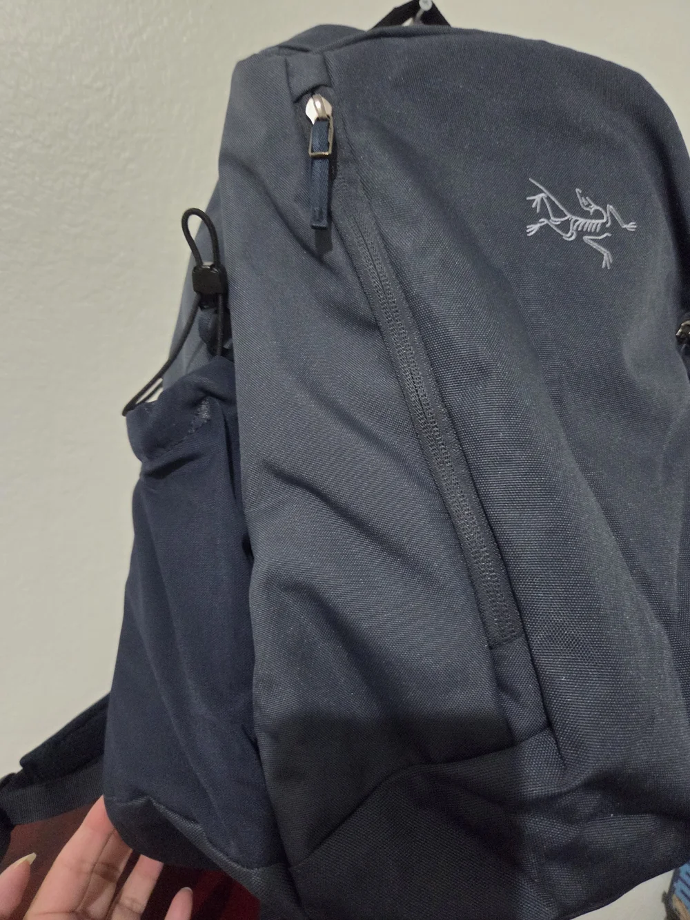 Arc'teryx Mantis  Black Backpack with Light Gray Interior 26L Navy Blue